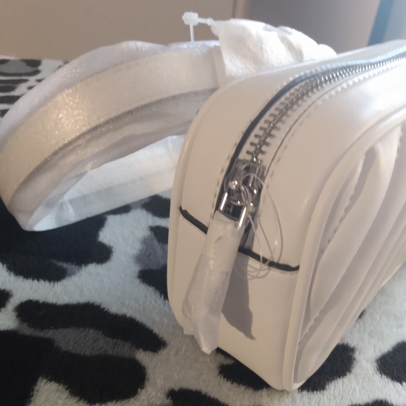 Gorgeous NWT ~ MK Belt Bag - Picture 4 of 16